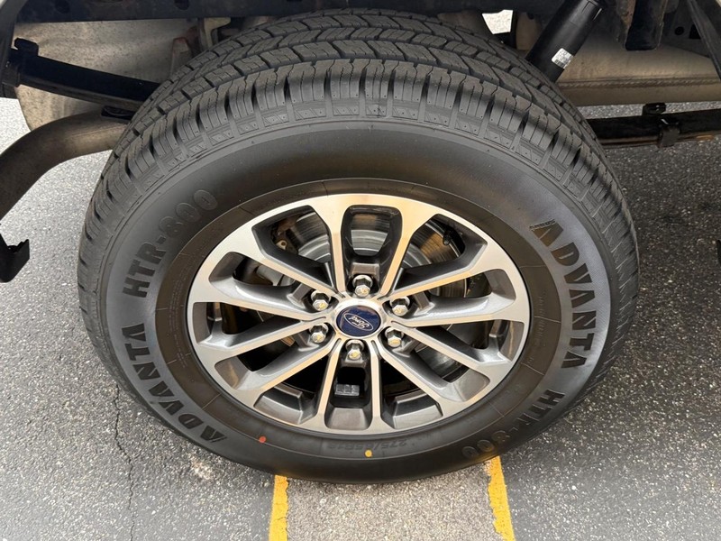 Ford F-150 Vehicle Full-screen Gallery Image 7