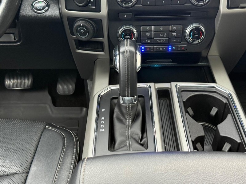 Ford F-150 Vehicle Full-screen Gallery Image 12