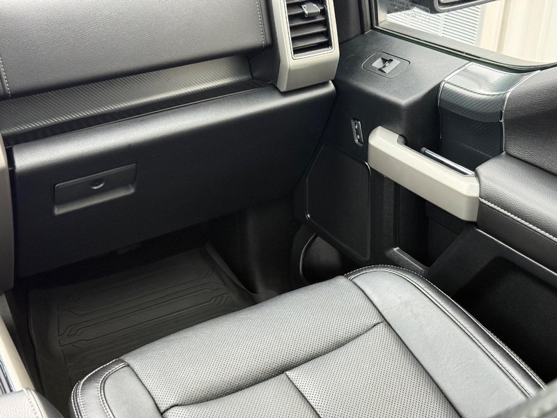 Ford F-150 Vehicle Full-screen Gallery Image 14
