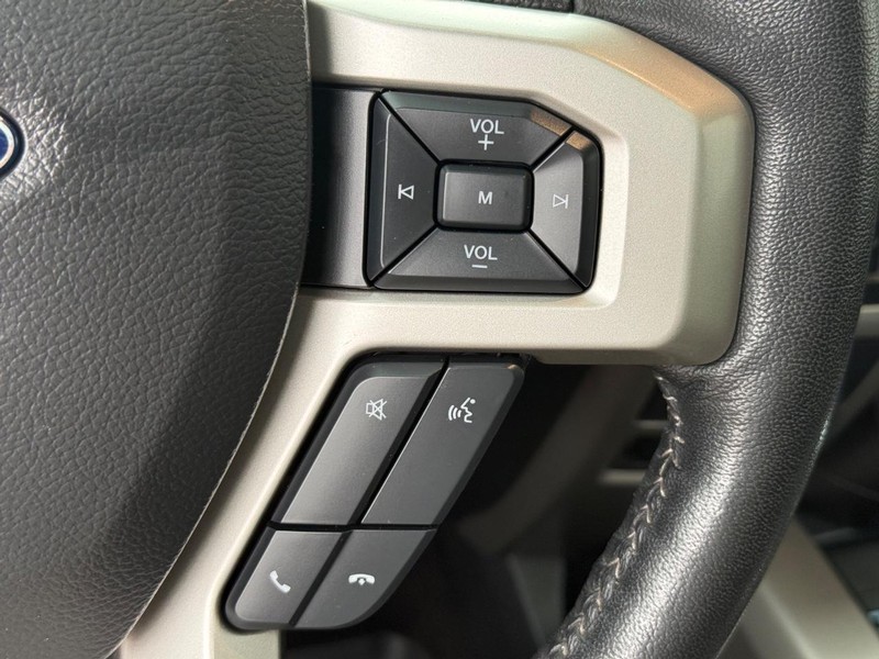 Ford F-150 Vehicle Full-screen Gallery Image 17