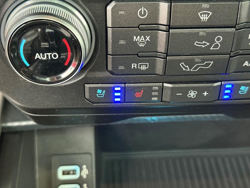 Ford F-150 Vehicle Full-screen Gallery Image 20
