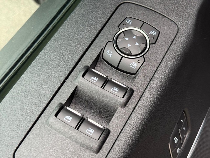 Ford F-150 Vehicle Full-screen Gallery Image 21