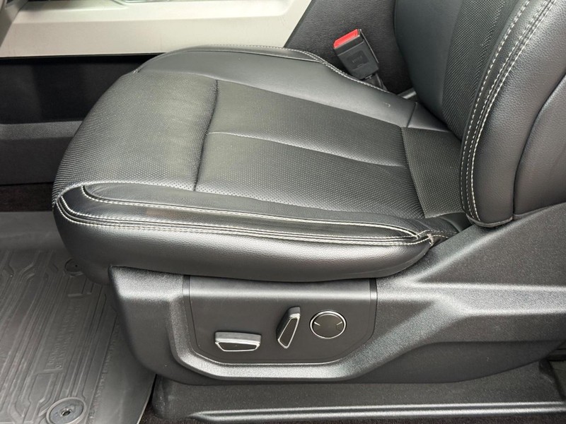 Ford F-150 Vehicle Full-screen Gallery Image 22