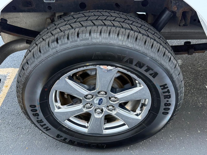 Ford F-150 Vehicle Full-screen Gallery Image 7
