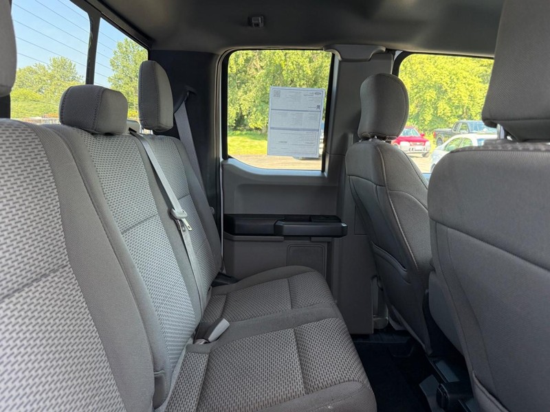 Ford F-150 Vehicle Full-screen Gallery Image 9