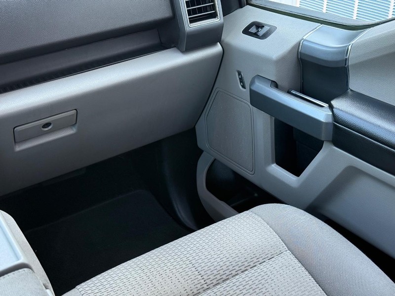 Ford F-150 Vehicle Full-screen Gallery Image 13