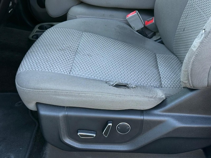 Ford F-150 Vehicle Full-screen Gallery Image 20
