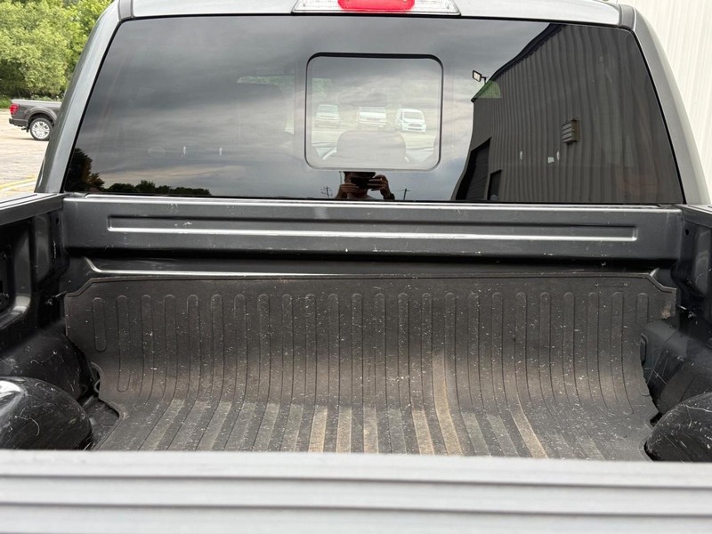 Ford F-150 Vehicle Full-screen Gallery Image 5