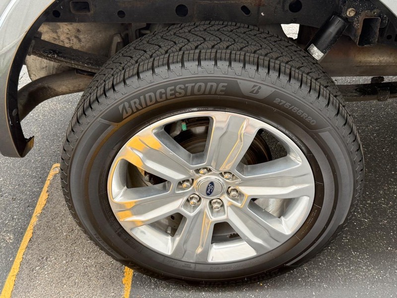 Ford F-150 Vehicle Full-screen Gallery Image 7