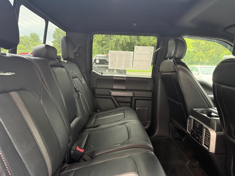 Ford F-150 Vehicle Full-screen Gallery Image 9