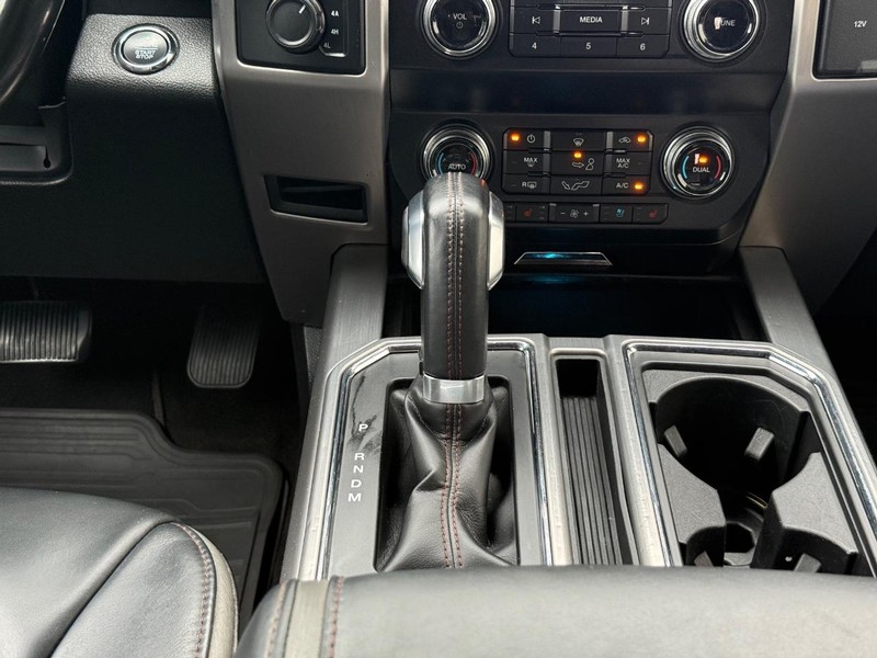 Ford F-150 Vehicle Full-screen Gallery Image 12