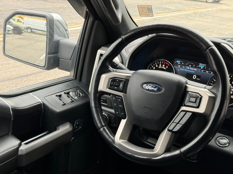 Ford F-150 Vehicle Full-screen Gallery Image 13