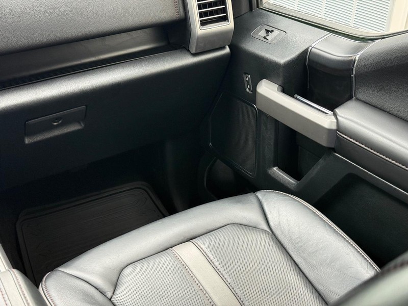 Ford F-150 Vehicle Full-screen Gallery Image 14