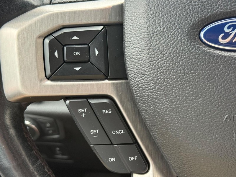 Ford F-150 Vehicle Full-screen Gallery Image 16