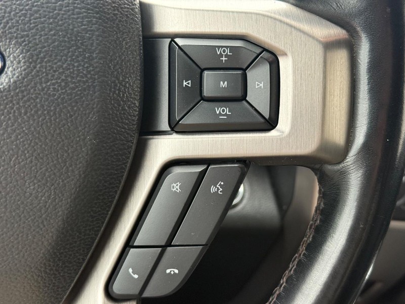 Ford F-150 Vehicle Full-screen Gallery Image 17
