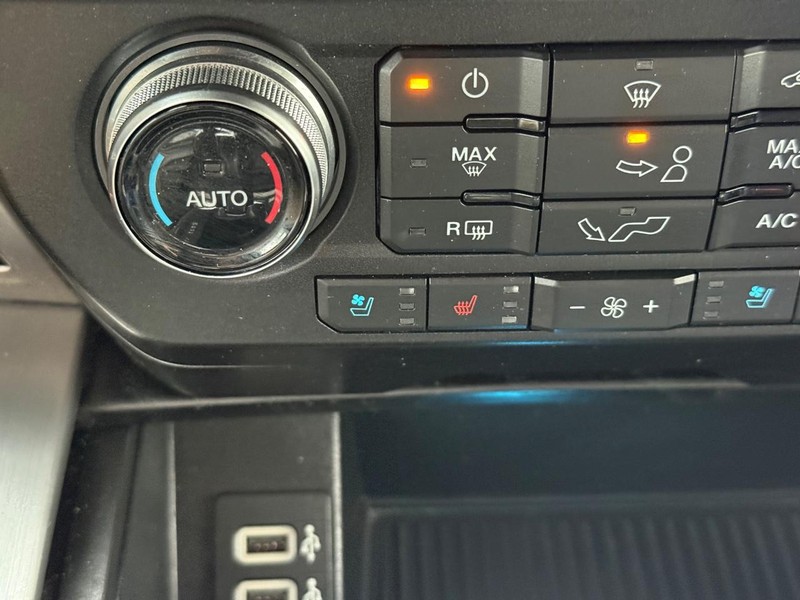 Ford F-150 Vehicle Full-screen Gallery Image 20