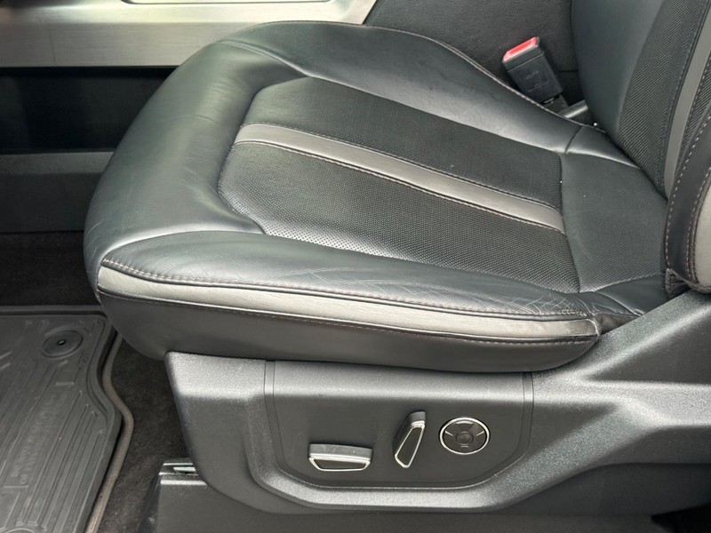 Ford F-150 Vehicle Full-screen Gallery Image 22