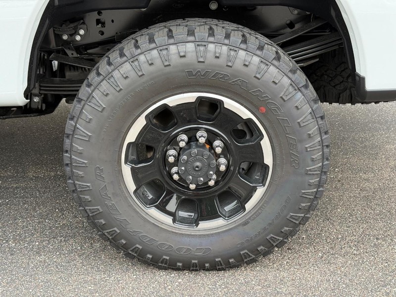 Ford Super Duty F-250 SRW Vehicle Full-screen Gallery Image 5