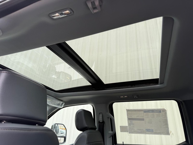 Ford Super Duty F-250 SRW Vehicle Full-screen Gallery Image 7