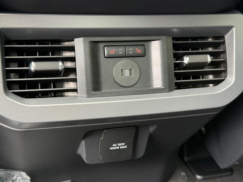Ford Super Duty F-250 SRW Vehicle Full-screen Gallery Image 8