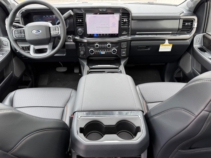 Ford Super Duty F-250 SRW Vehicle Full-screen Gallery Image 9