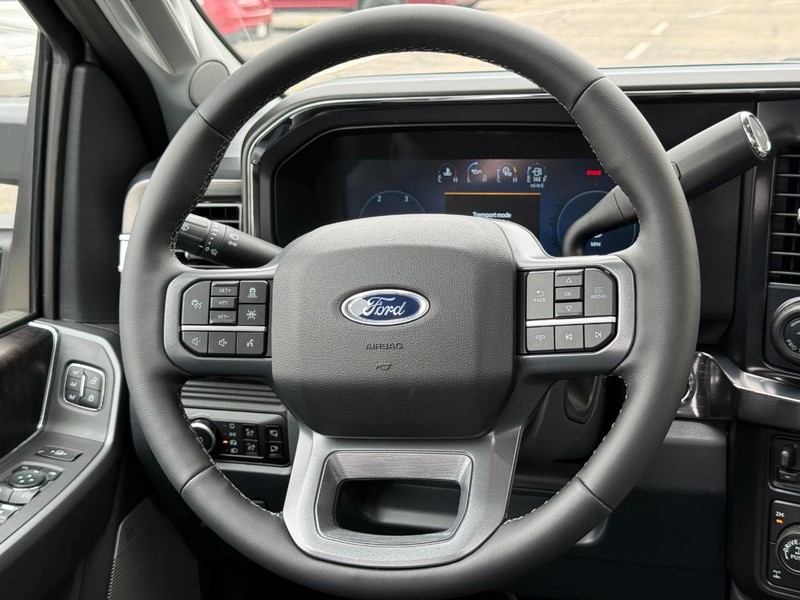 Ford Super Duty F-250 SRW Vehicle Full-screen Gallery Image 10