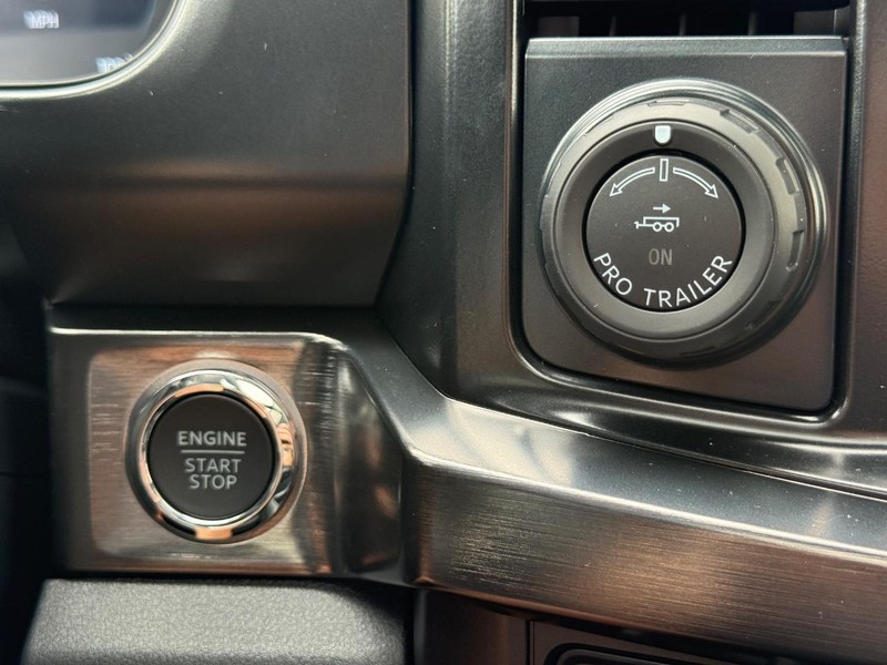 Ford Super Duty F-250 SRW Vehicle Full-screen Gallery Image 13