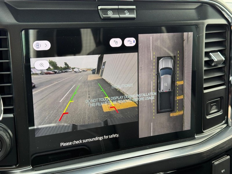 Ford Super Duty F-250 SRW Vehicle Full-screen Gallery Image 15