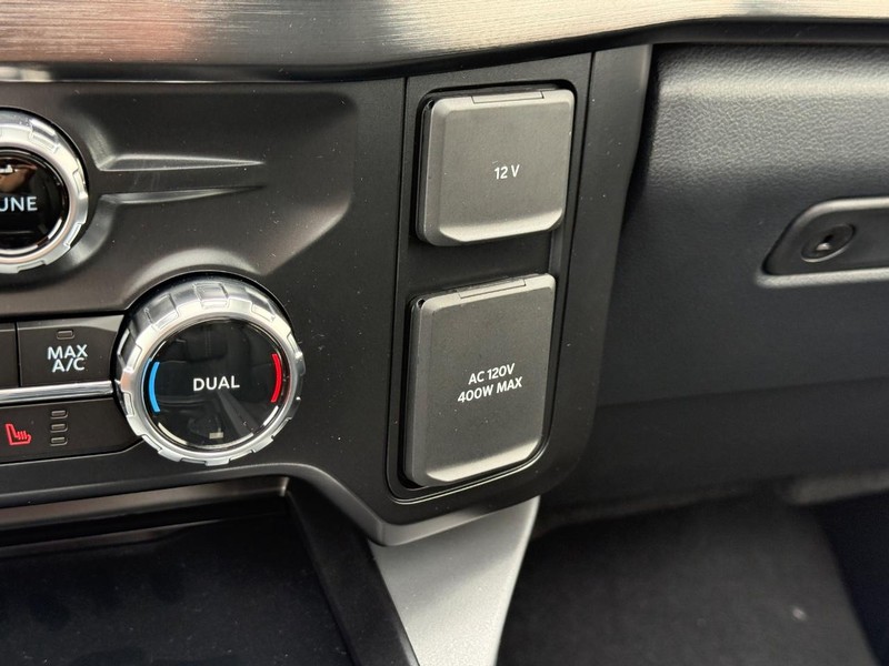 Ford Super Duty F-250 SRW Vehicle Full-screen Gallery Image 18