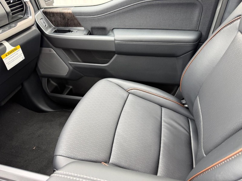 Ford Super Duty F-250 SRW Vehicle Full-screen Gallery Image 19