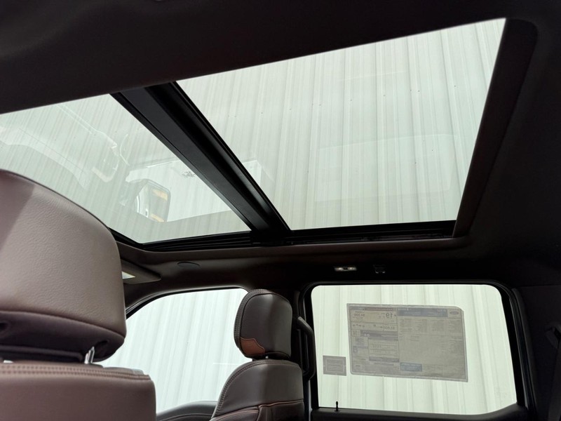 Ford F-150 Vehicle Full-screen Gallery Image 7
