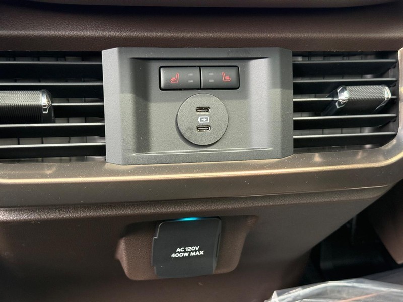 Ford F-150 Vehicle Full-screen Gallery Image 8