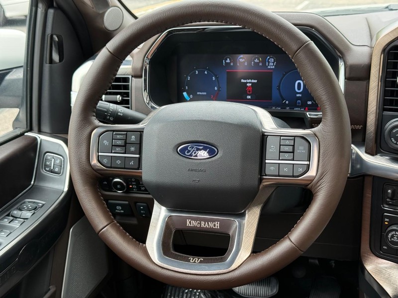 Ford F-150 Vehicle Full-screen Gallery Image 10
