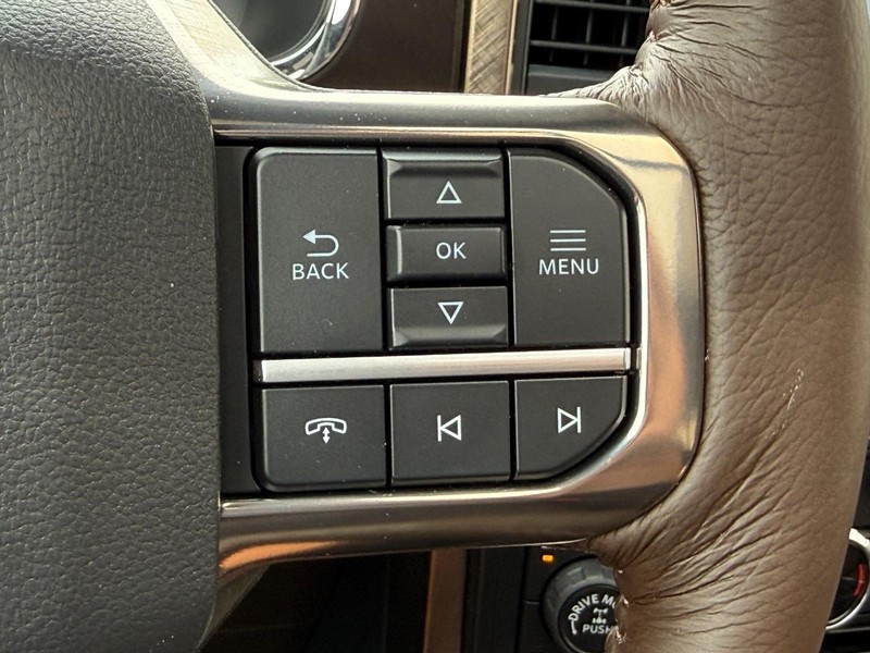 Ford F-150 Vehicle Full-screen Gallery Image 12