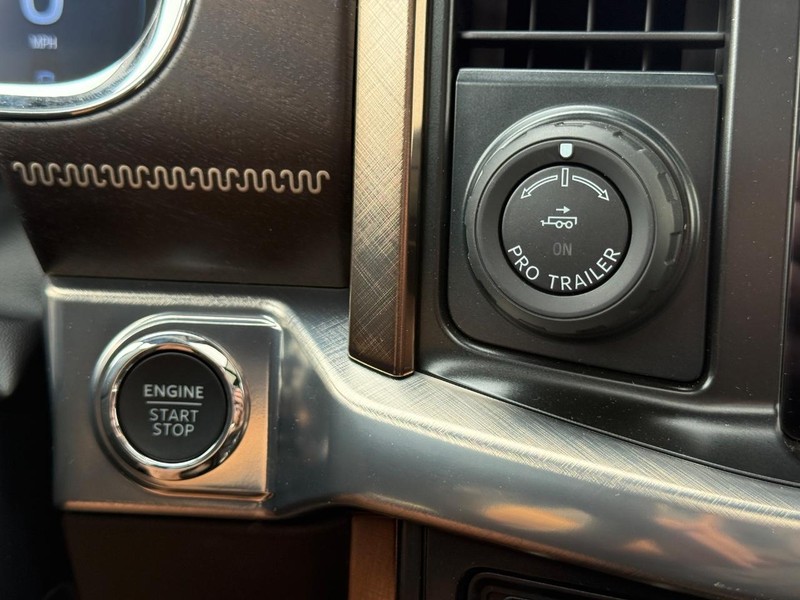 Ford F-150 Vehicle Full-screen Gallery Image 13