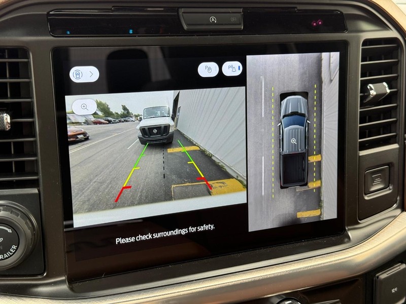 Ford F-150 Vehicle Full-screen Gallery Image 15