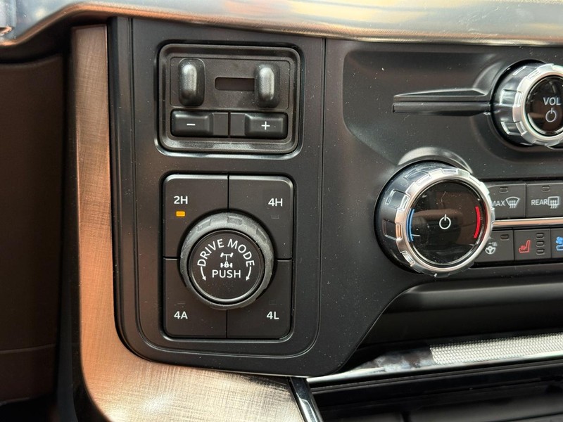 Ford F-150 Vehicle Full-screen Gallery Image 16