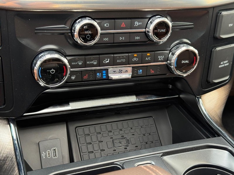 Ford F-150 Vehicle Full-screen Gallery Image 17