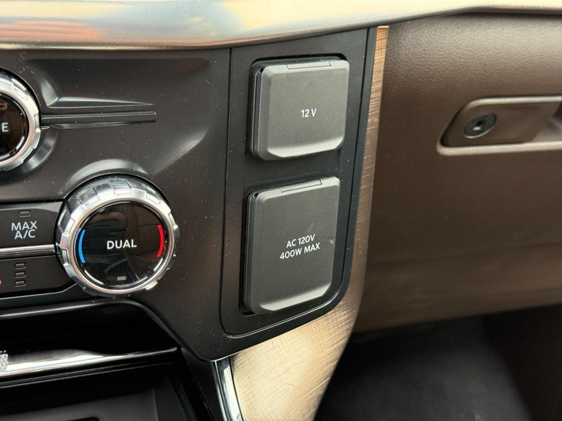 Ford F-150 Vehicle Full-screen Gallery Image 18