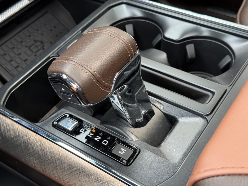 Ford F-150 Vehicle Full-screen Gallery Image 19