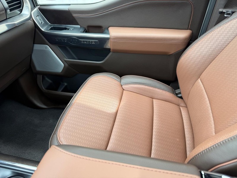 Ford F-150 Vehicle Full-screen Gallery Image 20