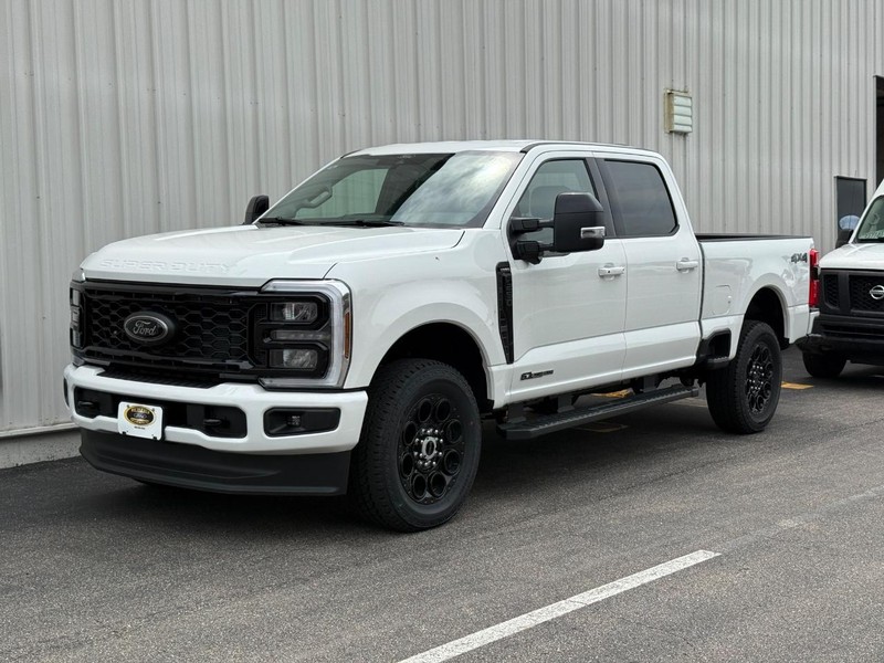 Ford Super Duty F-250 SRW Vehicle Full-screen Gallery Image 2