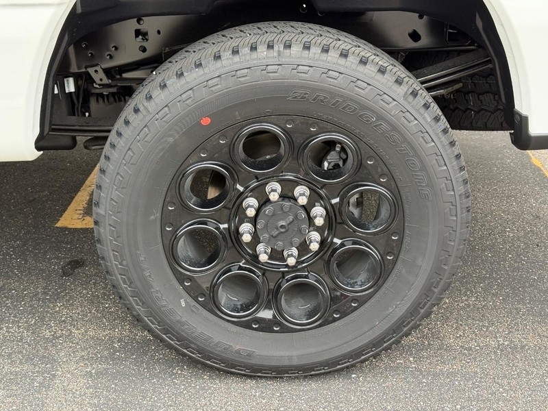 Ford Super Duty F-250 SRW Vehicle Full-screen Gallery Image 5