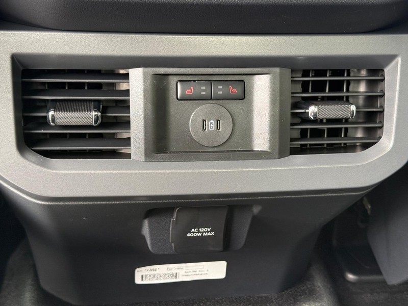 Ford Super Duty F-250 SRW Vehicle Full-screen Gallery Image 7