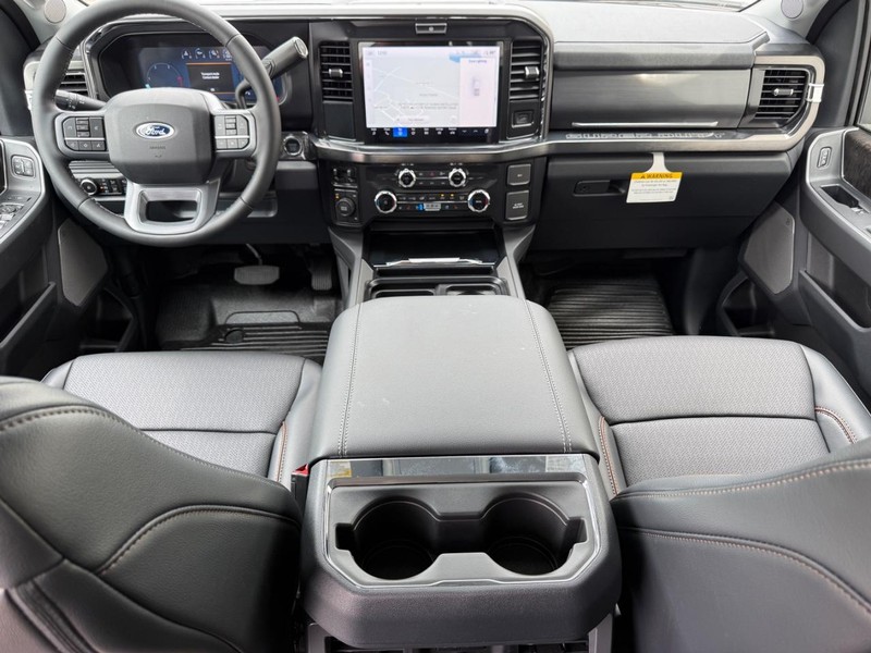 Ford Super Duty F-250 SRW Vehicle Full-screen Gallery Image 8