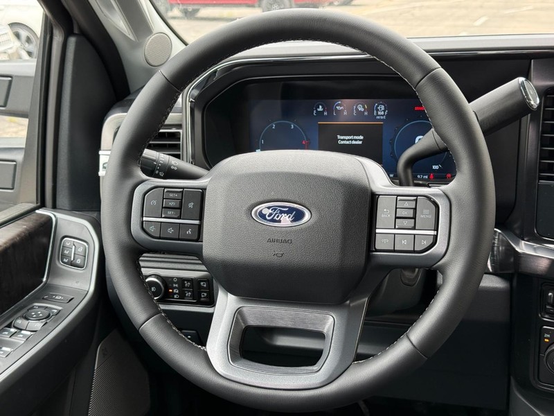 Ford Super Duty F-250 SRW Vehicle Full-screen Gallery Image 9