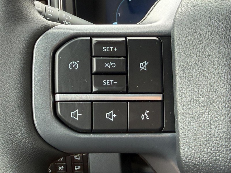 Ford Super Duty F-250 SRW Vehicle Full-screen Gallery Image 10