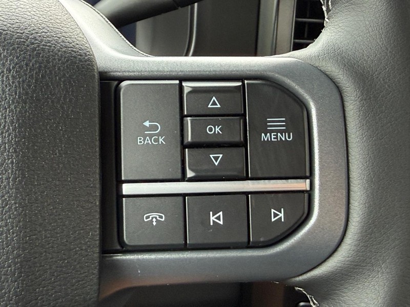 Ford Super Duty F-250 SRW Vehicle Full-screen Gallery Image 11