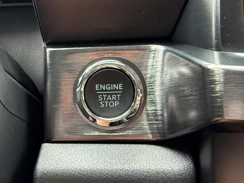 Ford Super Duty F-250 SRW Vehicle Full-screen Gallery Image 12