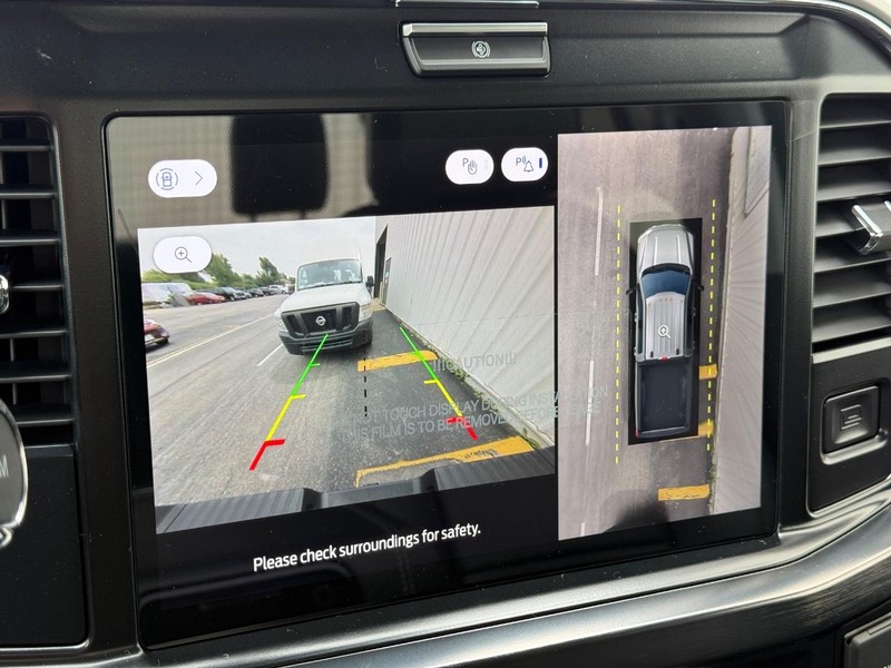 Ford Super Duty F-250 SRW Vehicle Full-screen Gallery Image 14
